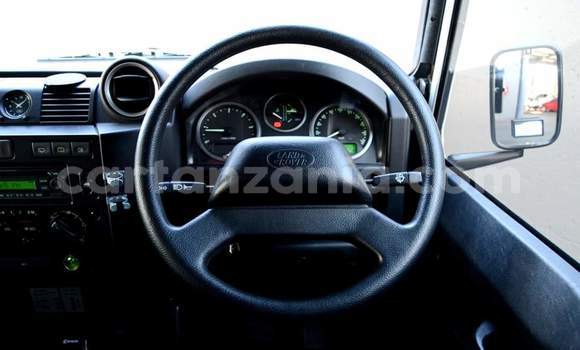 Nunua Ilio tumika Land Rover Defender Nyeupe Gari ndani ya Dar es Salaam nchini Dar es Salaam Nunua Ilio tumika Land Rover Defender Nyeupe Gari ndani ya Dar es Salaam nchini Dar es Salaam
