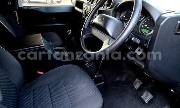 Nunua Ilio tumika Land Rover Defender Nyeupe Gari ndani ya Dar es Salaam nchini Dar es Salaam Nunua Ilio tumika Land Rover Defender Nyeupe Gari ndani ya Dar es Salaam nchini Dar es Salaam