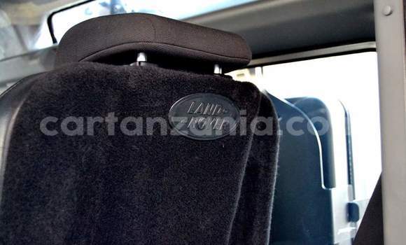 Nunua Ilio tumika Land Rover Defender Nyeupe Gari ndani ya Dar es Salaam nchini Dar es Salaam Nunua Ilio tumika Land Rover Defender Nyeupe Gari ndani ya Dar es Salaam nchini Dar es Salaam