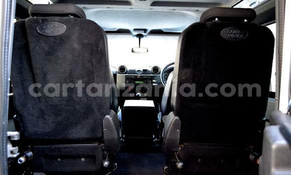 Nunua Ilio tumika Land Rover Defender Nyeupe Gari ndani ya Dar es Salaam nchini Dar es Salaam Nunua Ilio tumika Land Rover Defender Nyeupe Gari ndani ya Dar es Salaam nchini Dar es Salaam