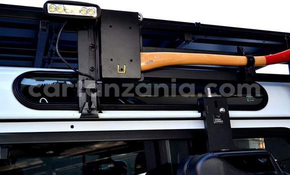 Nunua Ilio tumika Land Rover Defender Nyeupe Gari ndani ya Dar es Salaam nchini Dar es Salaam Nunua Ilio tumika Land Rover Defender Nyeupe Gari ndani ya Dar es Salaam nchini Dar es Salaam