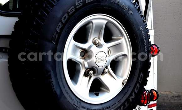 Nunua Ilio tumika Land Rover Defender Nyeupe Gari ndani ya Dar es Salaam nchini Dar es Salaam Nunua Ilio tumika Land Rover Defender Nyeupe Gari ndani ya Dar es Salaam nchini Dar es Salaam