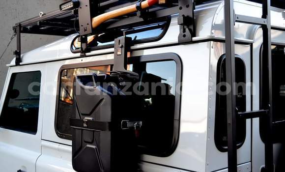 Nunua Ilio tumika Land Rover Defender Nyeupe Gari ndani ya Dar es Salaam nchini Dar es Salaam Nunua Ilio tumika Land Rover Defender Nyeupe Gari ndani ya Dar es Salaam nchini Dar es Salaam