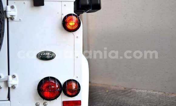 Nunua Ilio tumika Land Rover Defender Nyeupe Gari ndani ya Dar es Salaam nchini Dar es Salaam Nunua Ilio tumika Land Rover Defender Nyeupe Gari ndani ya Dar es Salaam nchini Dar es Salaam