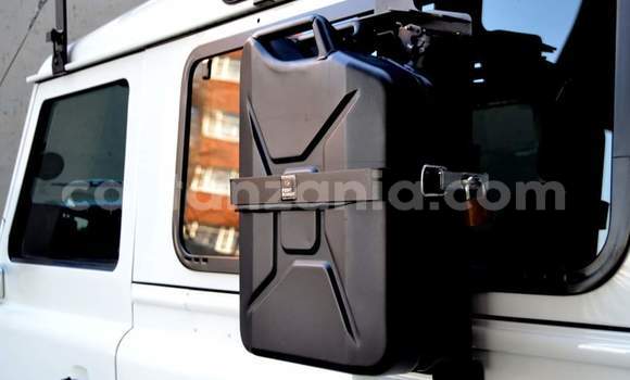 Nunua Ilio tumika Land Rover Defender Nyeupe Gari ndani ya Dar es Salaam nchini Dar es Salaam Nunua Ilio tumika Land Rover Defender Nyeupe Gari ndani ya Dar es Salaam nchini Dar es Salaam