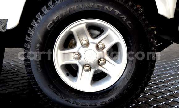 Nunua Ilio tumika Land Rover Defender Nyeupe Gari ndani ya Dar es Salaam nchini Dar es Salaam Nunua Ilio tumika Land Rover Defender Nyeupe Gari ndani ya Dar es Salaam nchini Dar es Salaam