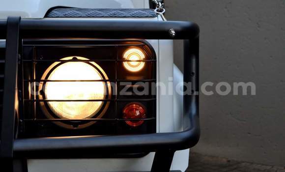 Nunua Ilio tumika Land Rover Defender Nyeupe Gari ndani ya Dar es Salaam nchini Dar es Salaam Nunua Ilio tumika Land Rover Defender Nyeupe Gari ndani ya Dar es Salaam nchini Dar es Salaam