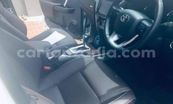 Nunua Ilio tumika Toyota Fortuner Nyeupe Gari ndani ya Dar es Salaam nchini Dar es Salaam Nunua Ilio tumika Toyota Fortuner Nyeupe Gari ndani ya Dar es Salaam nchini Dar es Salaam
