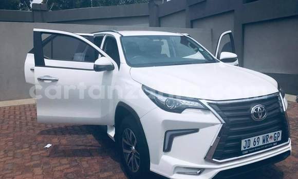 Nunua Ilio tumika Toyota Fortuner Nyeupe Gari ndani ya Dar es Salaam nchini Dar es Salaam Nunua Ilio tumika Toyota Fortuner Nyeupe Gari ndani ya Dar es Salaam nchini Dar es Salaam