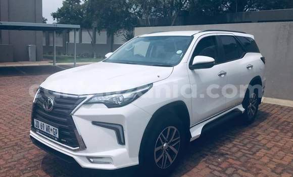 Nunua Ilio tumika Toyota Fortuner Nyeupe Gari ndani ya Dar es Salaam nchini Dar es Salaam Nunua Ilio tumika Toyota Fortuner Nyeupe Gari ndani ya Dar es Salaam nchini Dar es Salaam