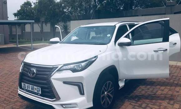 Nunua Ilio tumika Toyota Fortuner Nyeupe Gari ndani ya Dar es Salaam nchini Dar es Salaam Nunua Ilio tumika Toyota Fortuner Nyeupe Gari ndani ya Dar es Salaam nchini Dar es Salaam