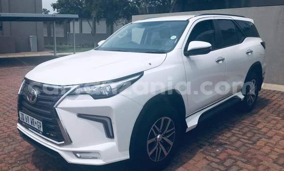 Nunua Ilio tumika Toyota Fortuner Nyeupe Gari ndani ya Dar es Salaam nchini Dar es Salaam Nunua Ilio tumika Toyota Fortuner Nyeupe Gari ndani ya Dar es Salaam nchini Dar es Salaam