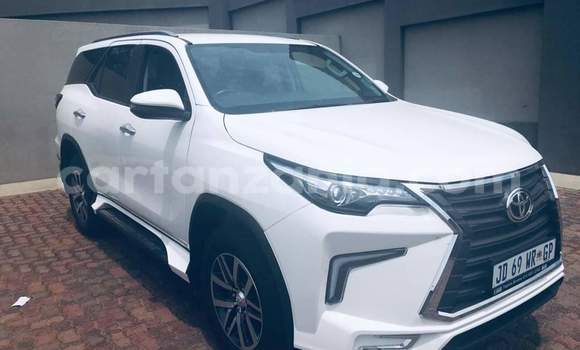 Nunua Ilio tumika Toyota Fortuner Nyeupe Gari ndani ya Dar es Salaam nchini Dar es Salaam Nunua Ilio tumika Toyota Fortuner Nyeupe Gari ndani ya Dar es Salaam nchini Dar es Salaam