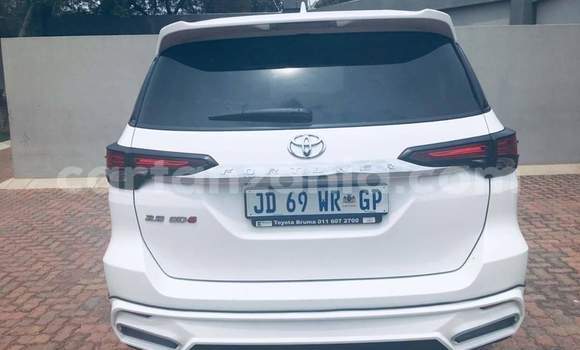 Nunua Ilio tumika Toyota Fortuner Nyeupe Gari ndani ya Dar es Salaam nchini Dar es Salaam Nunua Ilio tumika Toyota Fortuner Nyeupe Gari ndani ya Dar es Salaam nchini Dar es Salaam