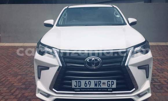 Nunua Ilio tumika Toyota Fortuner Nyeupe Gari ndani ya Dar es Salaam nchini Dar es Salaam Nunua Ilio tumika Toyota Fortuner Nyeupe Gari ndani ya Dar es Salaam nchini Dar es Salaam
