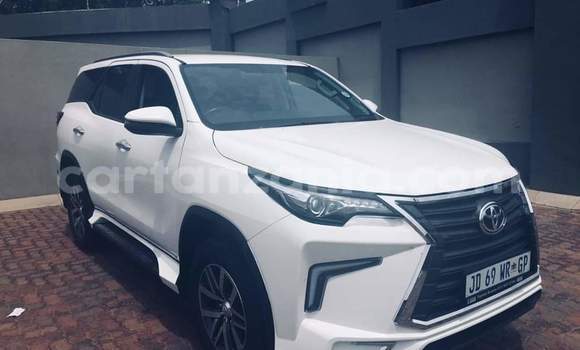 Nunua Ilio tumika Toyota Fortuner Nyeupe Gari ndani ya Dar es Salaam nchini Dar es Salaam Nunua Ilio tumika Toyota Fortuner Nyeupe Gari ndani ya Dar es Salaam nchini Dar es Salaam