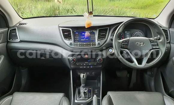 Nunua Ilio tumika Hyundai Tucson Nyeupe Gari ndani ya Dar es Salaam nchini Dar es Salaam Nunua Ilio tumika Hyundai Tucson Nyeupe Gari ndani ya Dar es Salaam nchini Dar es Salaam