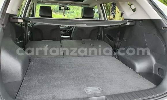 Nunua Ilio tumika Hyundai Tucson Nyeupe Gari ndani ya Dar es Salaam nchini Dar es Salaam Nunua Ilio tumika Hyundai Tucson Nyeupe Gari ndani ya Dar es Salaam nchini Dar es Salaam