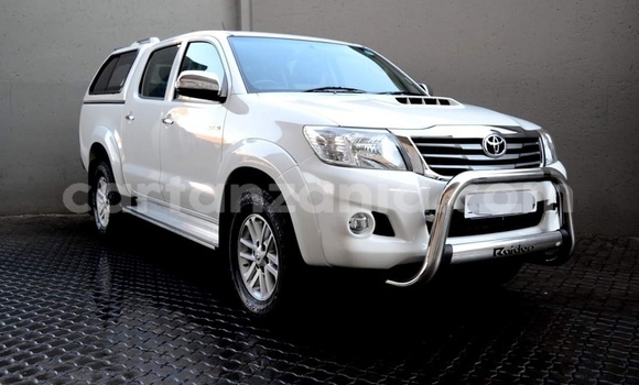 Buy Used Toyota Hilux White Car in Dar es Salaam in Dar es Salaam
