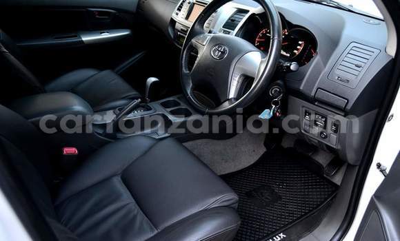 Nunua Ilio tumika Toyota Hilux Nyeupe Gari ndani ya Dar es Salaam nchini Dar es Salaam Nunua Ilio tumika Toyota Hilux Nyeupe Gari ndani ya Dar es Salaam nchini Dar es Salaam