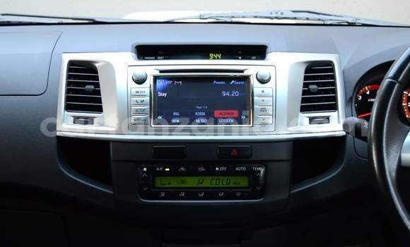 Nunua Ilio tumika Toyota Hilux Nyeupe Gari ndani ya Dar es Salaam nchini Dar es Salaam Nunua Ilio tumika Toyota Hilux Nyeupe Gari ndani ya Dar es Salaam nchini Dar es Salaam