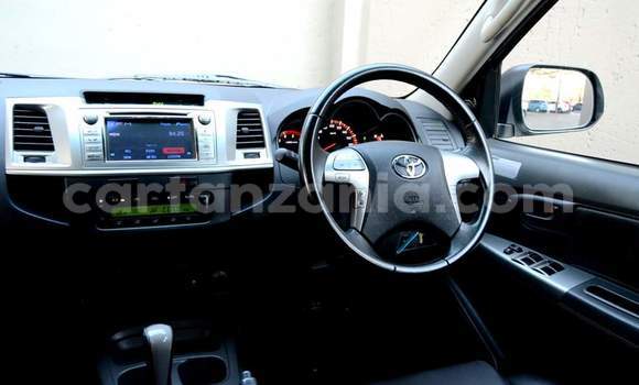 Nunua Ilio tumika Toyota Hilux Nyeupe Gari ndani ya Dar es Salaam nchini Dar es Salaam Nunua Ilio tumika Toyota Hilux Nyeupe Gari ndani ya Dar es Salaam nchini Dar es Salaam