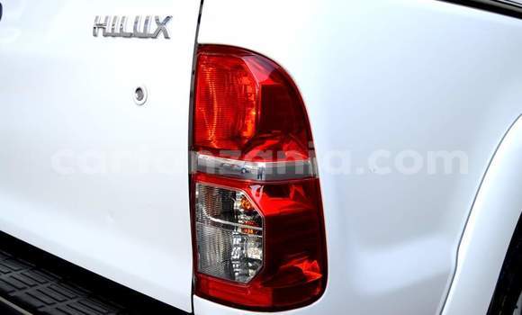 Nunua Ilio tumika Toyota Hilux Nyeupe Gari ndani ya Dar es Salaam nchini Dar es Salaam Nunua Ilio tumika Toyota Hilux Nyeupe Gari ndani ya Dar es Salaam nchini Dar es Salaam