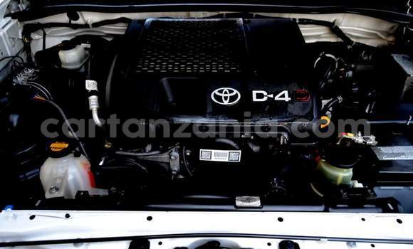 Nunua Ilio tumika Toyota Hilux Nyeupe Gari ndani ya Dar es Salaam nchini Dar es Salaam Nunua Ilio tumika Toyota Hilux Nyeupe Gari ndani ya Dar es Salaam nchini Dar es Salaam