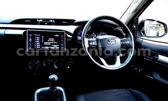 Nunua Ilio tumika Toyota Hilux Nyeupe Gari ndani ya Dar es Salaam nchini Dar es Salaam Nunua Ilio tumika Toyota Hilux Nyeupe Gari ndani ya Dar es Salaam nchini Dar es Salaam
