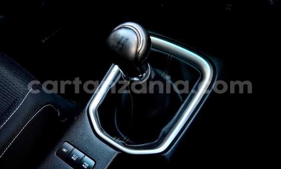 Nunua Ilio tumika Toyota Hilux Nyeupe Gari ndani ya Dar es Salaam nchini Dar es Salaam Nunua Ilio tumika Toyota Hilux Nyeupe Gari ndani ya Dar es Salaam nchini Dar es Salaam