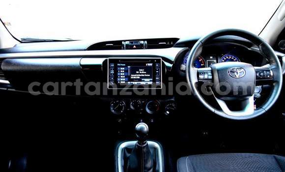 Nunua Ilio tumika Toyota Hilux Nyeupe Gari ndani ya Dar es Salaam nchini Dar es Salaam Nunua Ilio tumika Toyota Hilux Nyeupe Gari ndani ya Dar es Salaam nchini Dar es Salaam