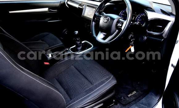 Nunua Ilio tumika Toyota Hilux Nyeupe Gari ndani ya Dar es Salaam nchini Dar es Salaam Nunua Ilio tumika Toyota Hilux Nyeupe Gari ndani ya Dar es Salaam nchini Dar es Salaam