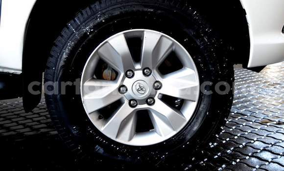 Nunua Ilio tumika Toyota Hilux Nyeupe Gari ndani ya Dar es Salaam nchini Dar es Salaam Nunua Ilio tumika Toyota Hilux Nyeupe Gari ndani ya Dar es Salaam nchini Dar es Salaam