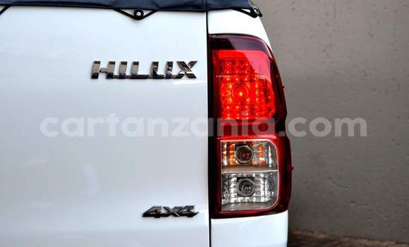 Nunua Ilio tumika Toyota Hilux Nyeupe Gari ndani ya Dar es Salaam nchini Dar es Salaam Nunua Ilio tumika Toyota Hilux Nyeupe Gari ndani ya Dar es Salaam nchini Dar es Salaam