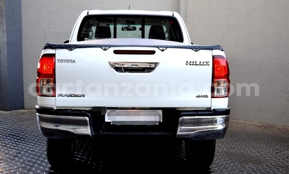 Nunua Ilio tumika Toyota Hilux Nyeupe Gari ndani ya Dar es Salaam nchini Dar es Salaam Nunua Ilio tumika Toyota Hilux Nyeupe Gari ndani ya Dar es Salaam nchini Dar es Salaam
