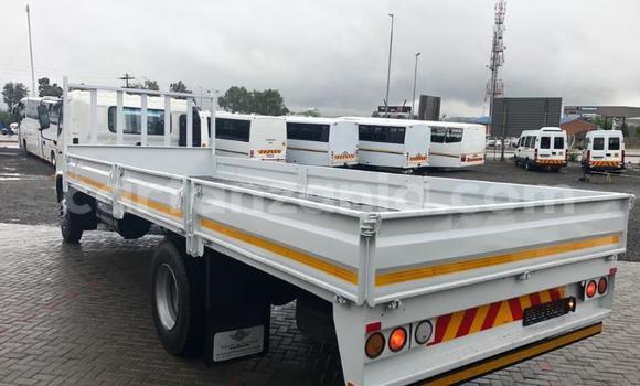 Nunua Ilio tumika Hino 300 Series Nyeupe Lori ndani ya Dodoma nchini Dodoma Nunua Ilio tumika Hino 300 Series Nyeupe Lori ndani ya Dodoma nchini Dodoma