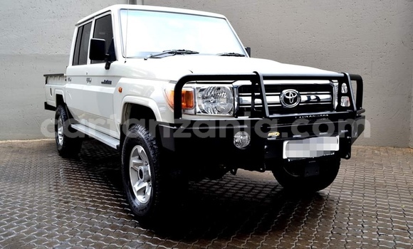 Buy Used Toyota Land Cruiser White Car in Dar es Salaam in Dar es Salaam