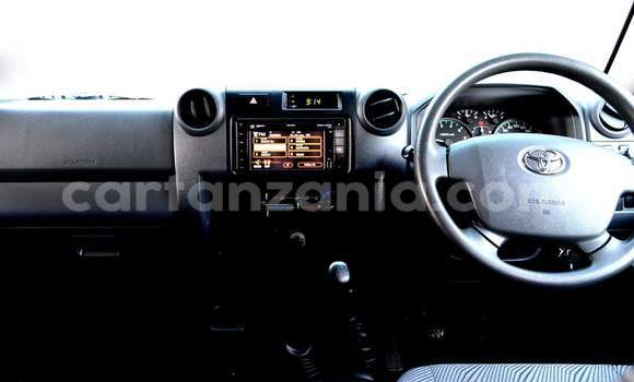 Nunua Ilio tumika Toyota Land Cruiser Nyeupe Gari ndani ya Dar es Salaam nchini Dar es Salaam Nunua Ilio tumika Toyota Land Cruiser Nyeupe Gari ndani ya Dar es Salaam nchini Dar es Salaam