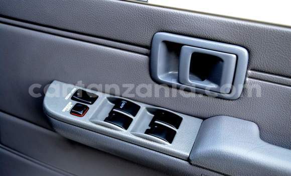 Nunua Ilio tumika Toyota Land Cruiser Nyeupe Gari ndani ya Dar es Salaam nchini Dar es Salaam Nunua Ilio tumika Toyota Land Cruiser Nyeupe Gari ndani ya Dar es Salaam nchini Dar es Salaam