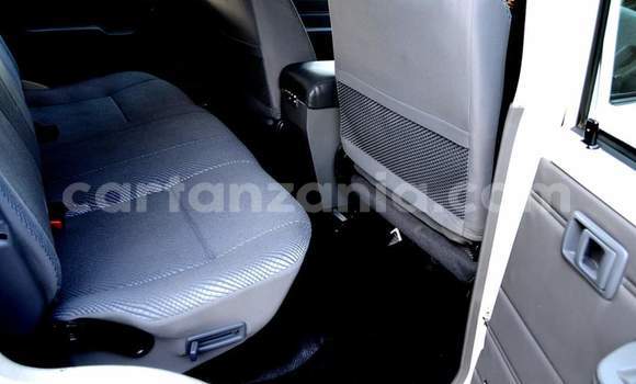 Nunua Ilio tumika Toyota Land Cruiser Nyeupe Gari ndani ya Dar es Salaam nchini Dar es Salaam Nunua Ilio tumika Toyota Land Cruiser Nyeupe Gari ndani ya Dar es Salaam nchini Dar es Salaam
