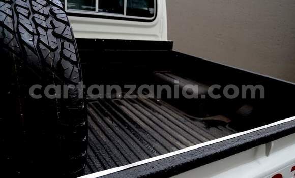 Nunua Ilio tumika Toyota Land Cruiser Nyeupe Gari ndani ya Dar es Salaam nchini Dar es Salaam Nunua Ilio tumika Toyota Land Cruiser Nyeupe Gari ndani ya Dar es Salaam nchini Dar es Salaam