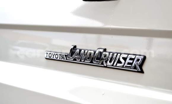 Nunua Ilio tumika Toyota Land Cruiser Nyeupe Gari ndani ya Dar es Salaam nchini Dar es Salaam Nunua Ilio tumika Toyota Land Cruiser Nyeupe Gari ndani ya Dar es Salaam nchini Dar es Salaam