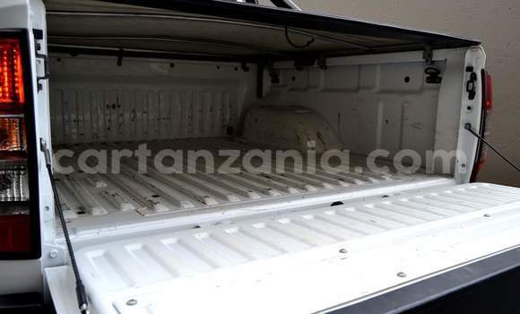 Nunua Ilio tumika Nissan Navara Nyeupe Gari ndani ya Dar es Salaam nchini Dar es Salaam Nunua Ilio tumika Nissan Navara Nyeupe Gari ndani ya Dar es Salaam nchini Dar es Salaam