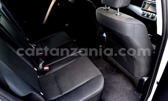 Nunua Ilio tumika Toyota RAV4 Nyeupe Gari ndani ya Dar es Salaam nchini Dar es Salaam Nunua Ilio tumika Toyota RAV4 Nyeupe Gari ndani ya Dar es Salaam nchini Dar es Salaam