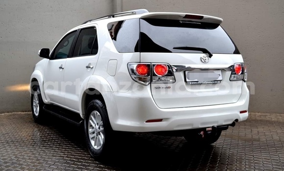 Nunua Ilio tumika Toyota Fortuner Nyeupe Gari ndani ya Dar es Salaam nchini Dar es Salaam Nunua Ilio tumika Toyota Fortuner Nyeupe Gari ndani ya Dar es Salaam nchini Dar es Salaam