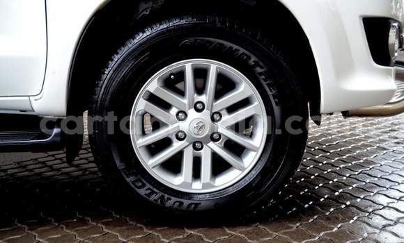 Nunua Ilio tumika Toyota Fortuner Nyeupe Gari ndani ya Dar es Salaam nchini Dar es Salaam Nunua Ilio tumika Toyota Fortuner Nyeupe Gari ndani ya Dar es Salaam nchini Dar es Salaam