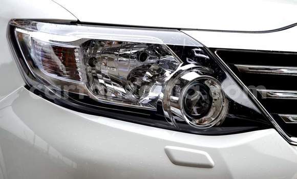 Nunua Ilio tumika Toyota Fortuner Nyeupe Gari ndani ya Dar es Salaam nchini Dar es Salaam Nunua Ilio tumika Toyota Fortuner Nyeupe Gari ndani ya Dar es Salaam nchini Dar es Salaam