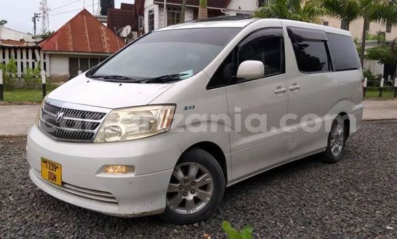 Nunua Ilio tumika Toyota Alphard Nyeupe Gari ndani ya Dar es Salaam nchini Dar es Salaam