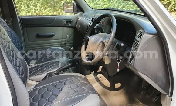 Nunua Ilio tumika Nissan Patrol Nyeupe Gari ndani ya Dar es Salaam nchini Dar es Salaam Nunua Ilio tumika Nissan Patrol Nyeupe Gari ndani ya Dar es Salaam nchini Dar es Salaam