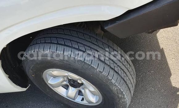 Nunua Ilio tumika Nissan Patrol Nyeupe Gari ndani ya Dar es Salaam nchini Dar es Salaam Nunua Ilio tumika Nissan Patrol Nyeupe Gari ndani ya Dar es Salaam nchini Dar es Salaam